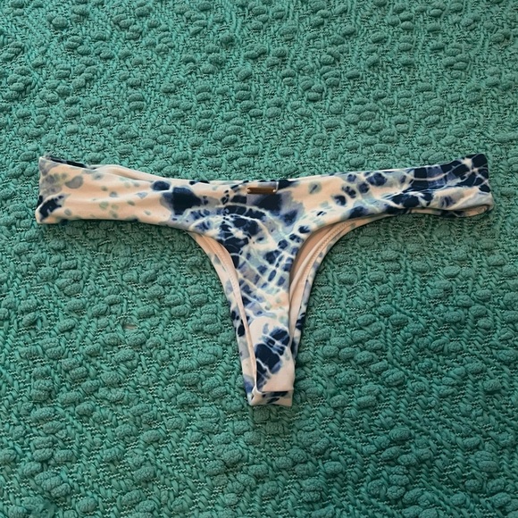 Victoria’s Secret Sexy Little Thong Bottoms - Picture 2 of 3
